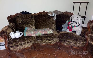 Divano antico in legno e velluto