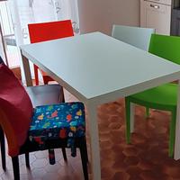 Tavolo allungabile con gambe in metallo