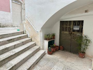 Locale storico nel centro del paese