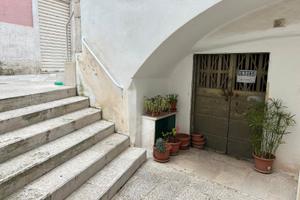 Locale storico nel centro del paese