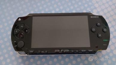 PSP SONY + 4 GIOCHI COME NUOVA