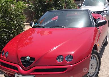 Alfa spider rossa interno  nero