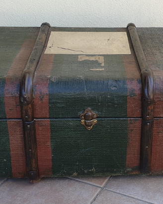 Baule antico da viaggio verde, restaurato