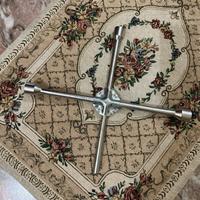 attrezzo svita ruote 