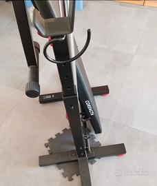 panca da palestra con bilanciere 