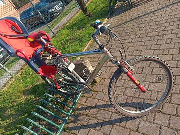 Mountain Bike con seggiolino per bimbi