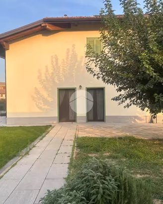 VILLA A SCHIERA D'ANGOLO A RIVALTA DI TORINO