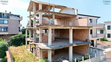 Stabile grezzo su 458mq di terreno