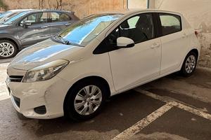 Auto Toyota Yaris buono stato