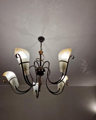 Lampadario e piantana in ferro battuto