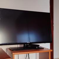 TV Samsung Led 32 pollici completo di porta tv