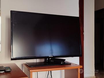 TV Samsung Led 32 pollici completo di porta tv