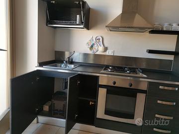 Cucina, larga 2,55 Mt con frigo, forno