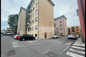 AMPIO TRILOCALE IN ZONA SAN FEREOLO CON CANTINA!!