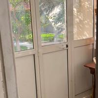 Vetrata in alluminio con porta