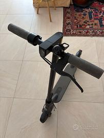 Monopattino elettrico Xiaomi Mi Electric Scooter 1