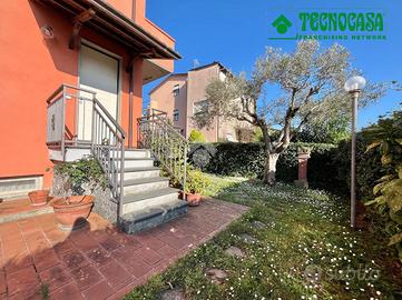 CASA SEMINDIPENDENTE A SARZANA