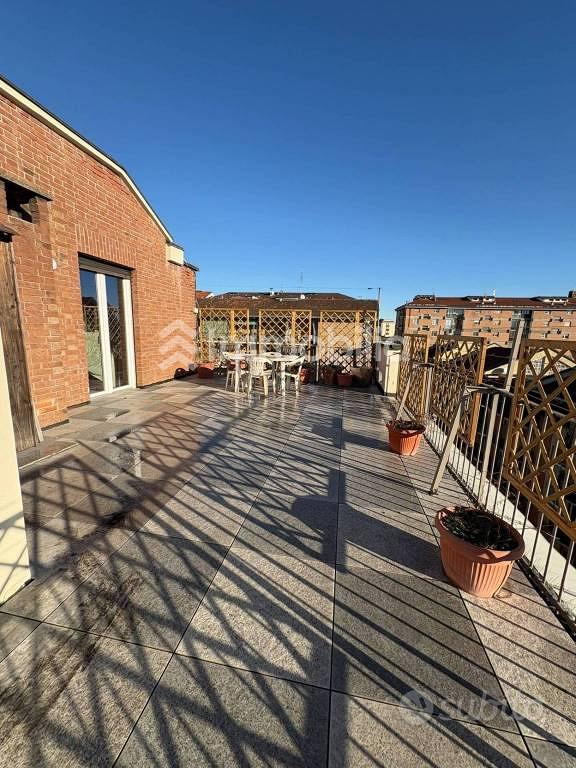 Appartamento di 150 m² con più di 5 locali a Torin - Vista 4
