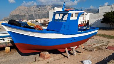 Barca stile gozzo legno/resina