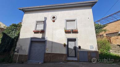 CASA SEMINDIPENDENTE A PELLEZZANO