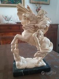 statuetta di Napoleone a cavallo