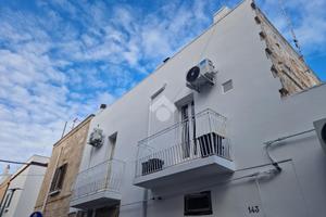 2 LOCALI A POLIGNANO A MARE