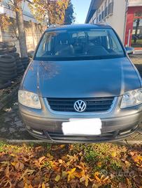 Volkswagen Touran con gancio traino