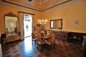 Prestigioso Palazzo con Corte e Giardino a Riposto