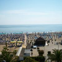 Trilocale fronte mare per giugno e luglio rif.5