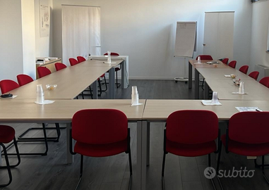 SET SALA FORMAZIONE: 7 TAVOLI MODULARI IN FAGGIO