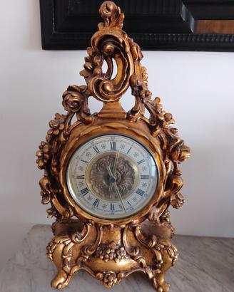 Orologio Luigi XV in legno scolpito e dorato
