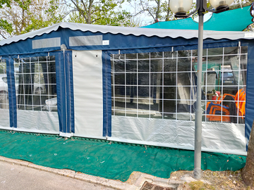 Roulotte con veranda e struttura Real Camp