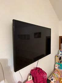 TV HITACHI 55” + STAFFA MURO