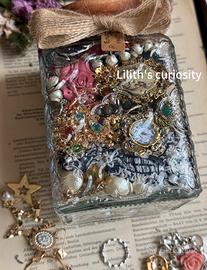 Gioielli unici e pezzi vintage in scatola sorpresa