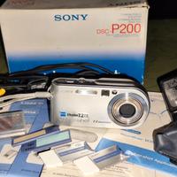 Sony DSC-P200 con confezione custodia e schede