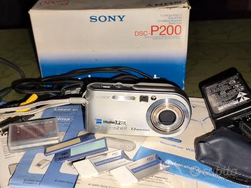 Sony DSC-P200 con confezione custodia e schede