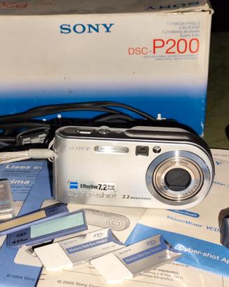 Sony DSC-P200 con confezione custodia e schede