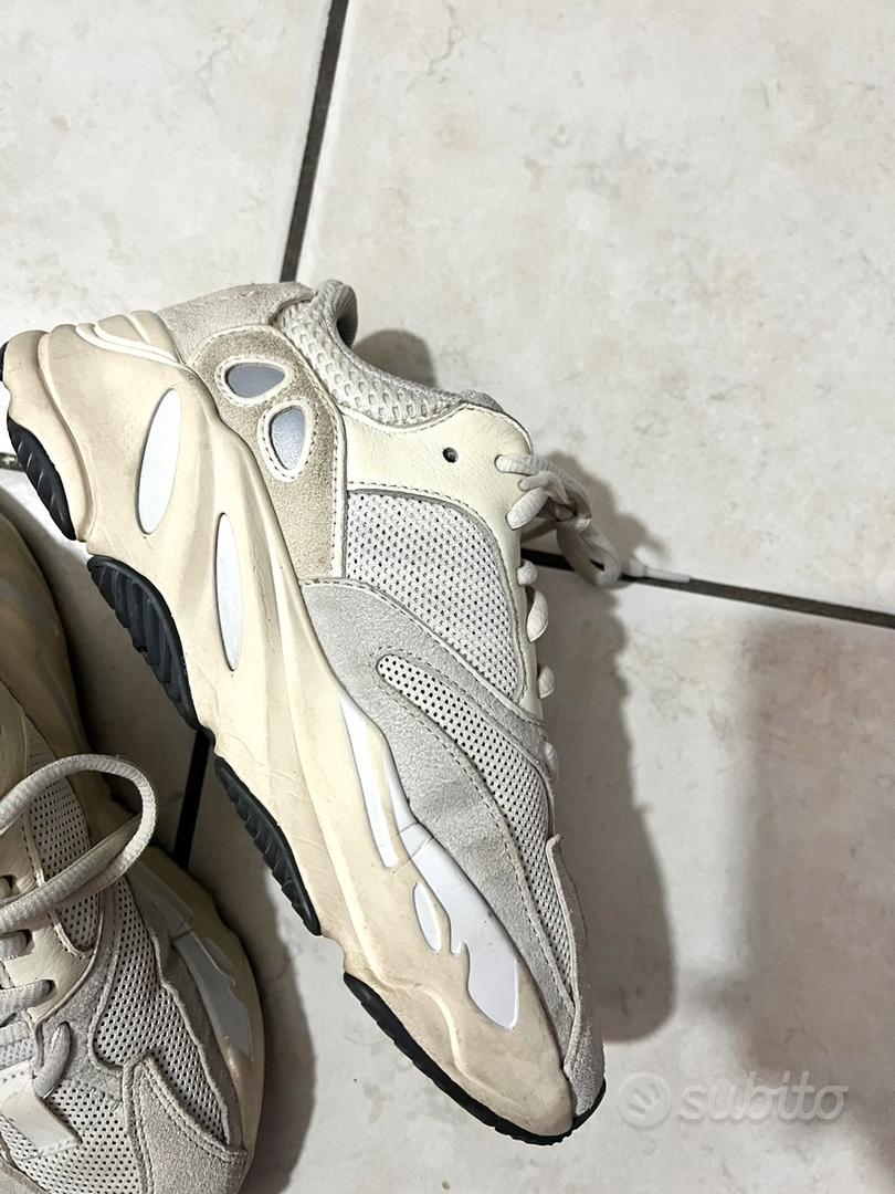 Scarpe adidas cheap yeezy 700 argento