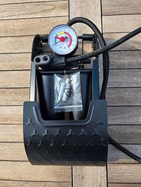 Pompa a pedale doppio stantuffo con manometro