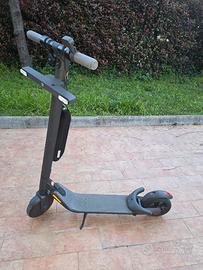 Monopattino Segway Ninebot ES2 + batteria + frecce
