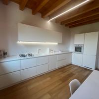 Cucina Scavolini con elettrodomestici, piano Okite