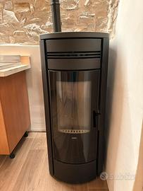 Termo Stufa a pallets usata una stagione