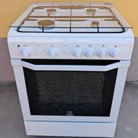 Cucina INDESIT 4 FUOCHI possibilità di trasporto 