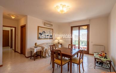 TRILOCALE CON POSTO AUTO E CANTINA