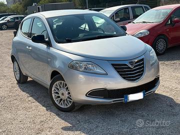 Lancia ypsilon 2013