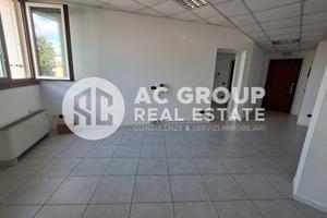 Saronno - ufficio adiacente alla stazione