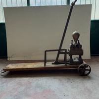 Pompa per travaso vino vintage