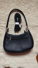 Borsa nera a spalla con tracolla