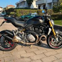 Ducati Monster 1200 S