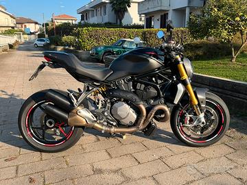 Ducati Monster 1200 S